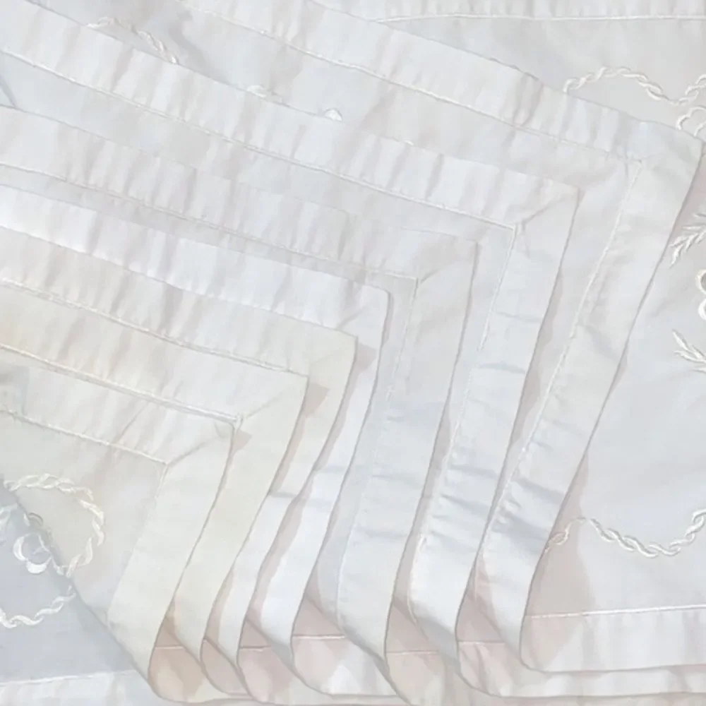 VTG, Off White Leaf Embroidered Tablecloth Cloth Napkins Set Of 8 Pc
